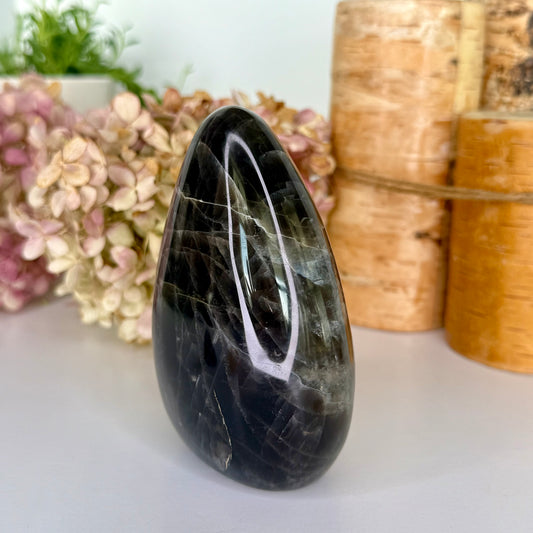 Moonstone // Black // Free Form