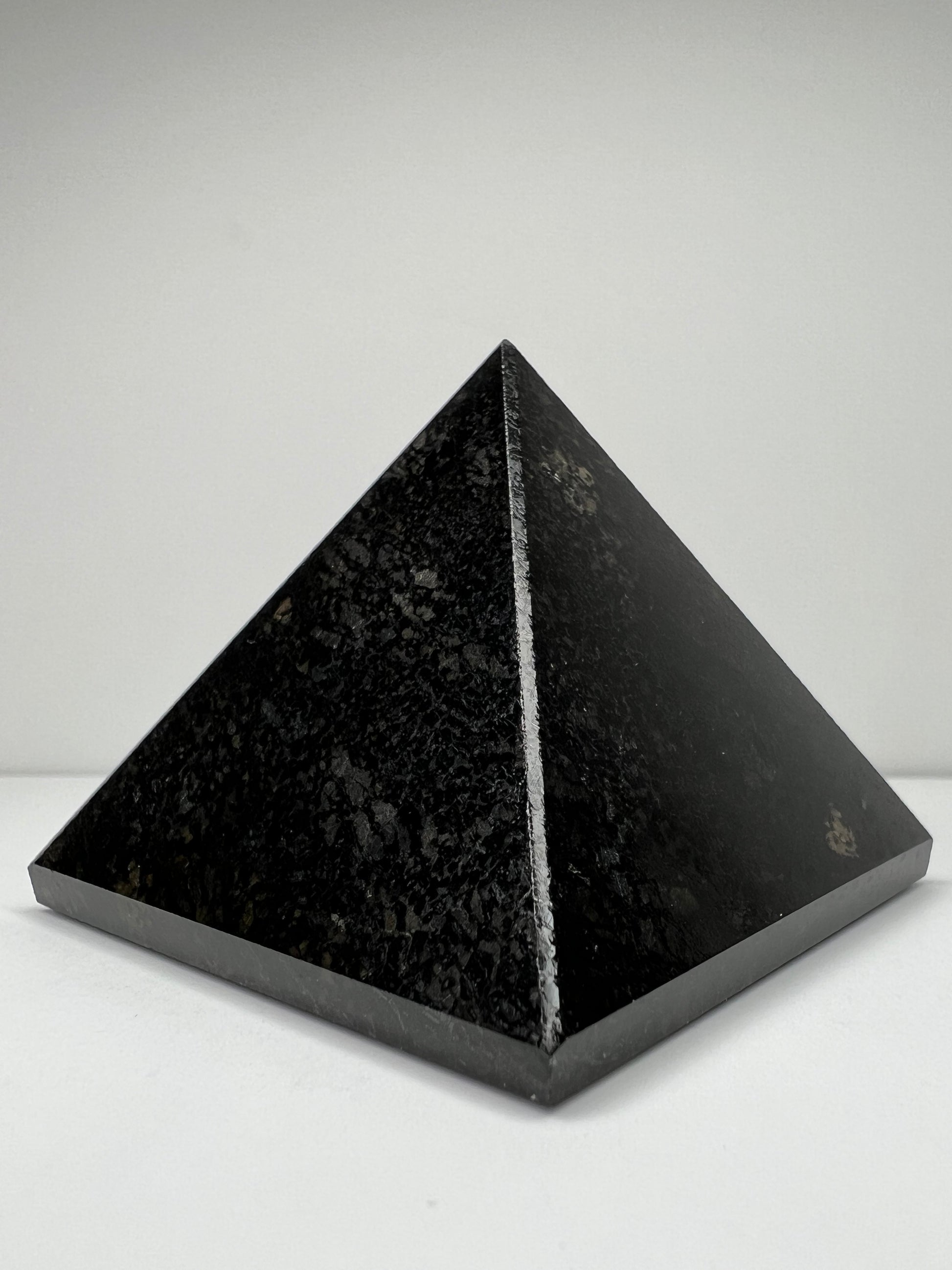Nuumite // Pyramid - SolRising The Rock Shop