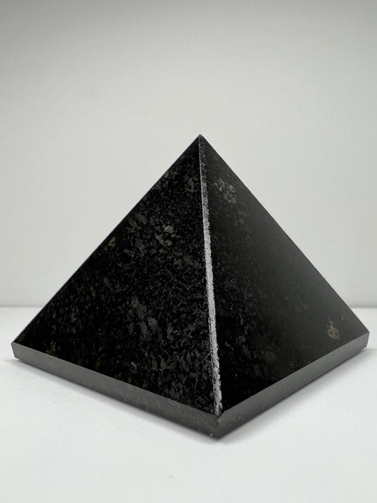 Nuumite // Pyramid - SolRising The Rock Shop