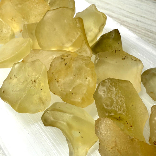 The Golden Glass of the Sahara // Exploring Libyan Desert Glass