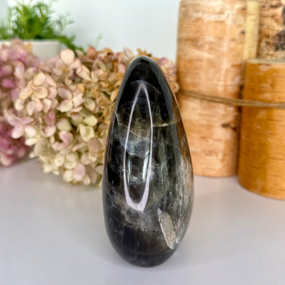 Moonstone // Black // Free Form