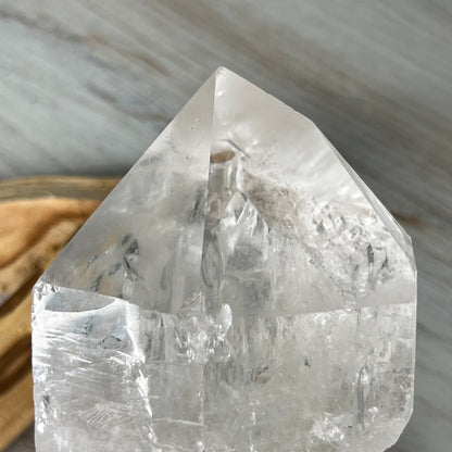 Quartz // Clear // Natural // Point