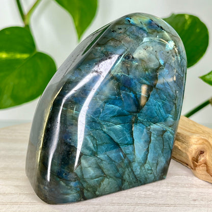 Labradorite // Free Form