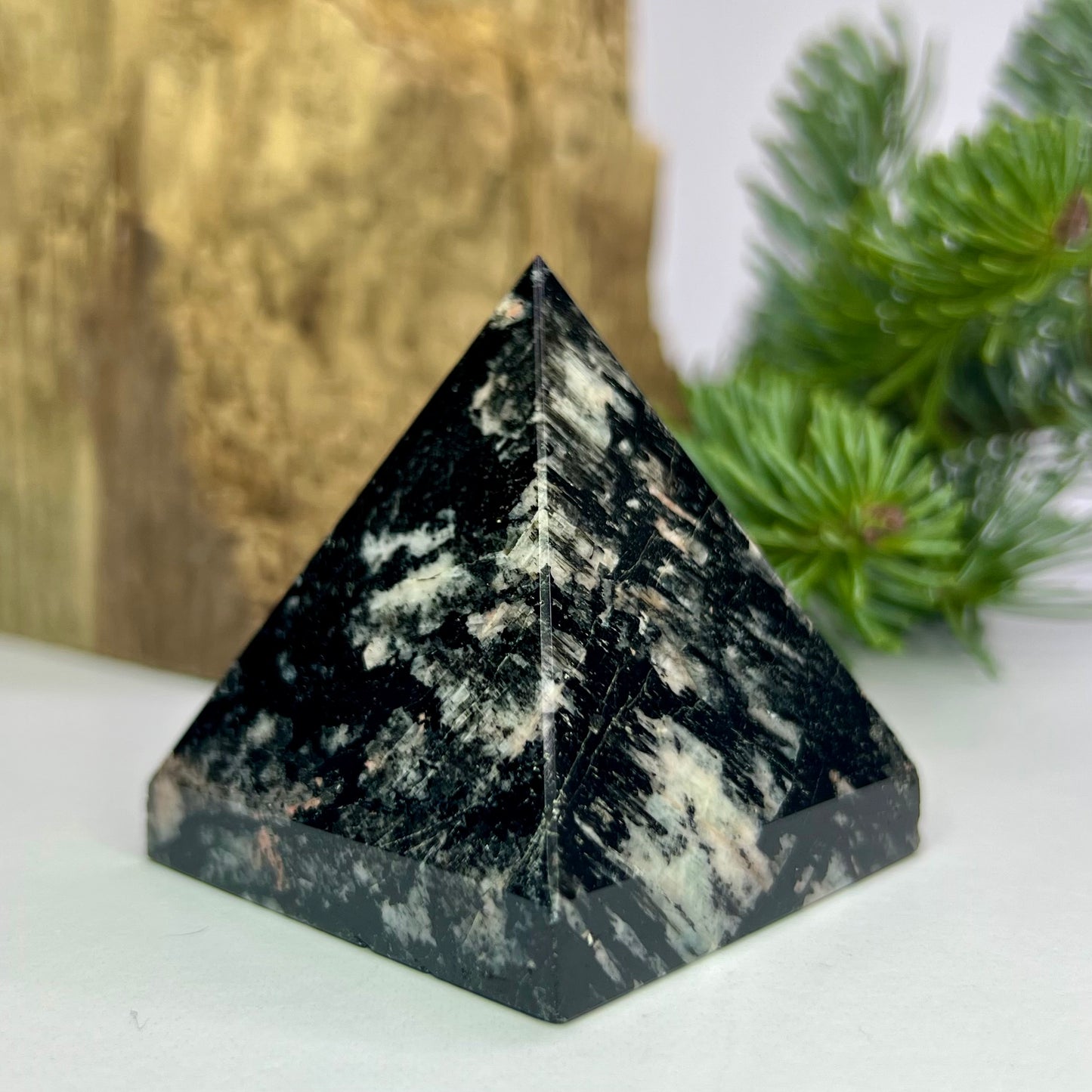 Tourmaline // Black // Pyramid