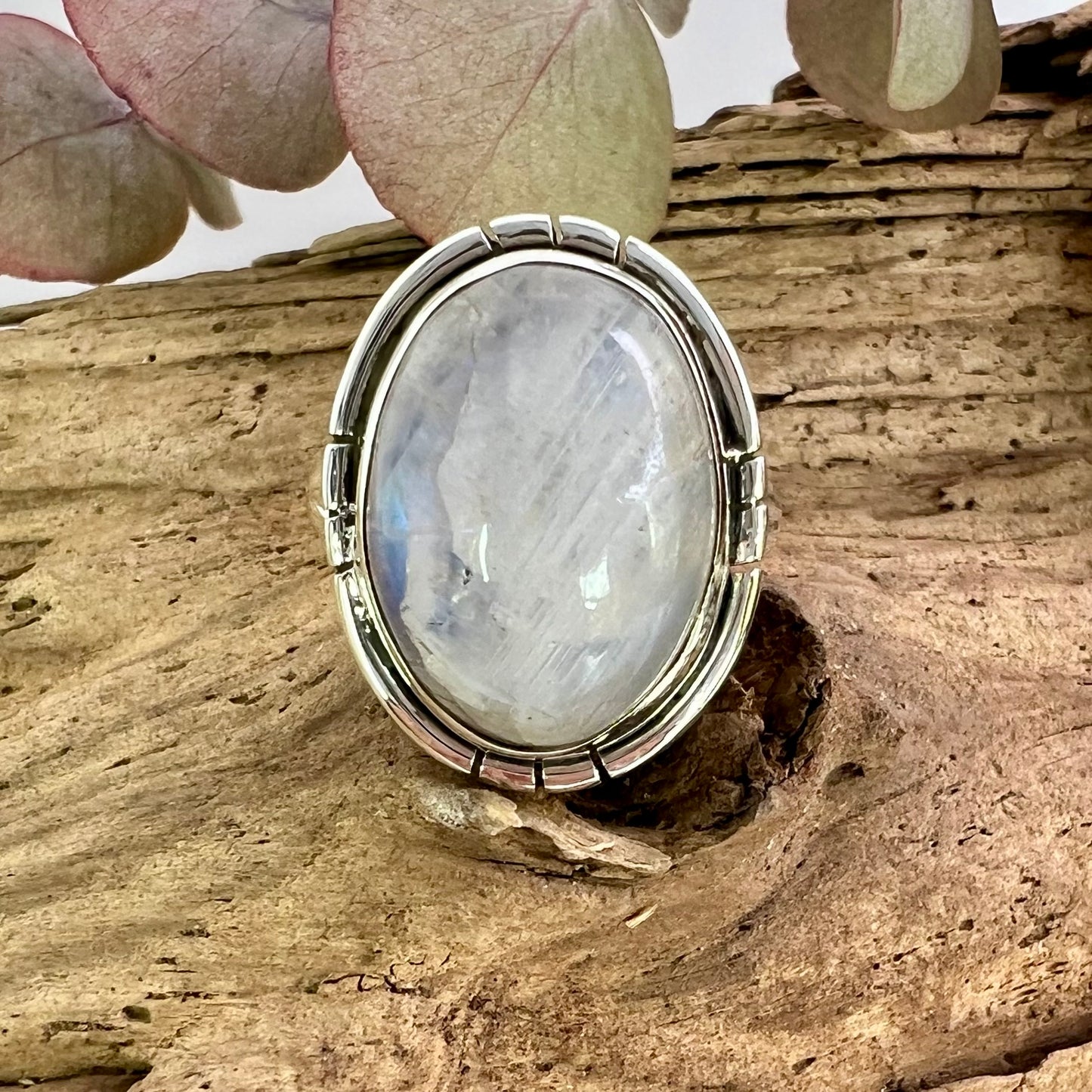 Moonstone // White // Size 8 // Ring