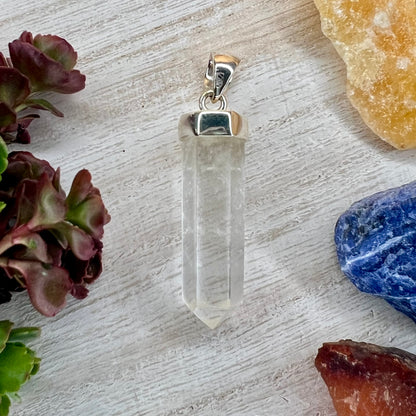 Quartz // Clear // Point // Pendant