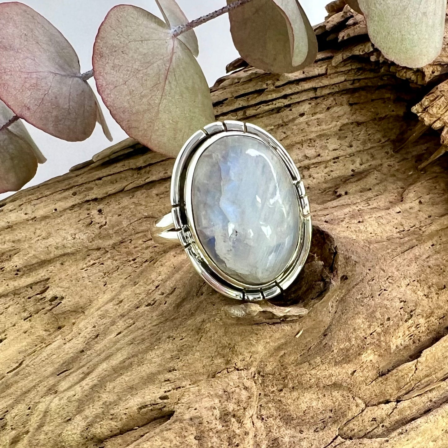 Moonstone // White // Size 8 // Ring