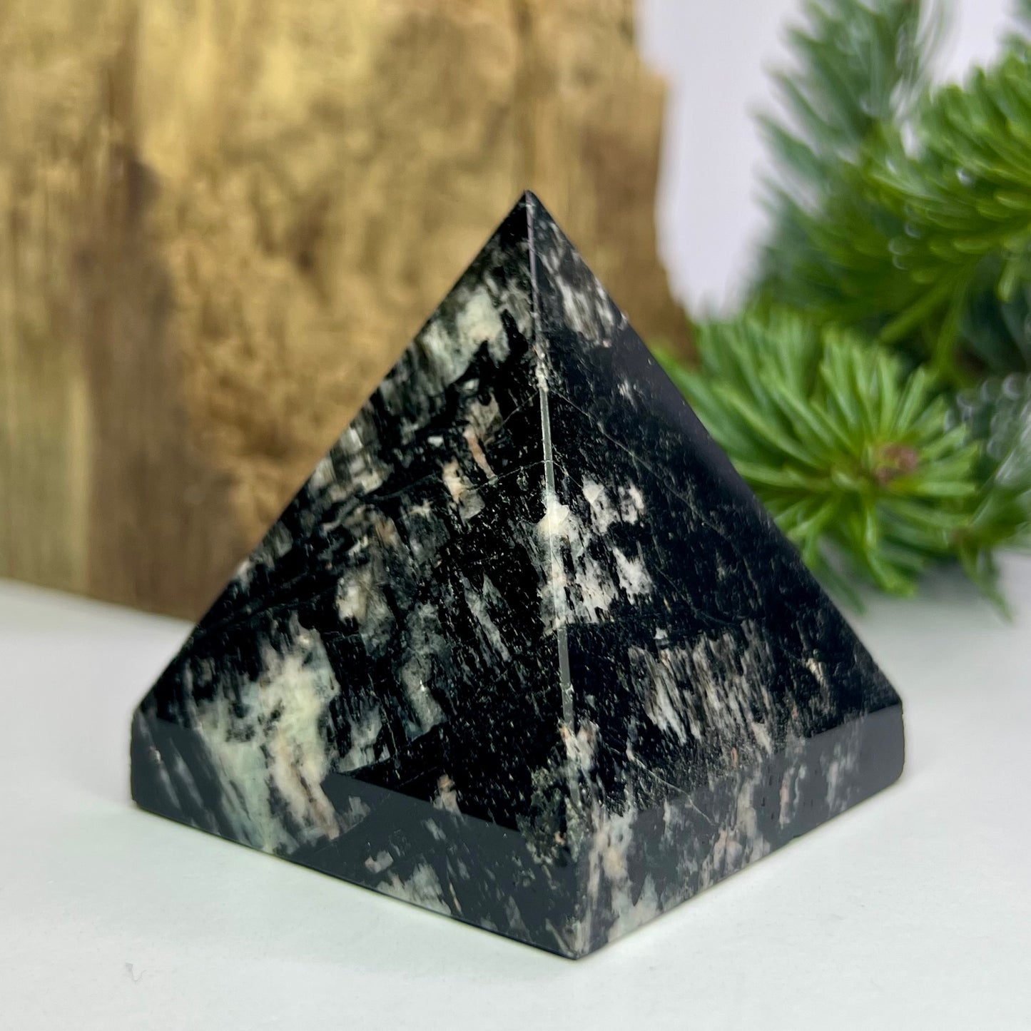 Tourmaline // Black // Pyramid