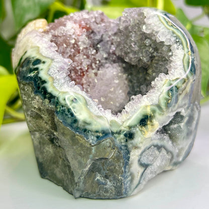 Geode// Amethyst // Calcite // Moss Agate Banding // Cut Base