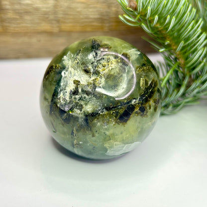 Prehnite // Sphere