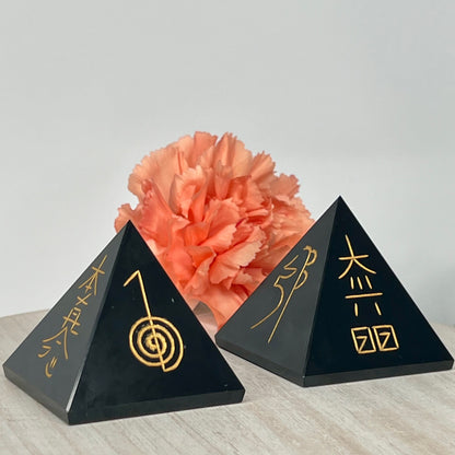 Onyx // Black // Reiki // Pyramids