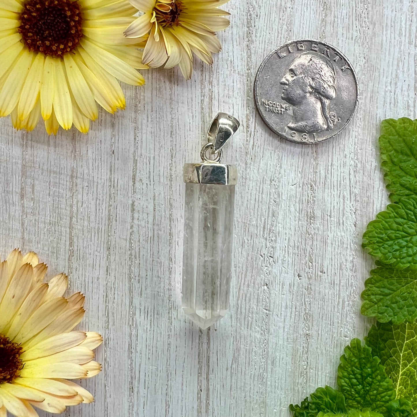 Quartz // Clear // Point // Pendant