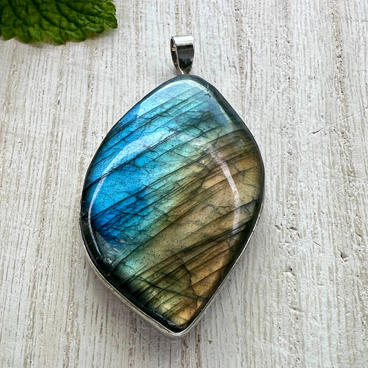 Labradorite // Pendant