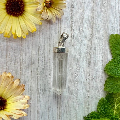 Quartz // Clear // Point // Pendant