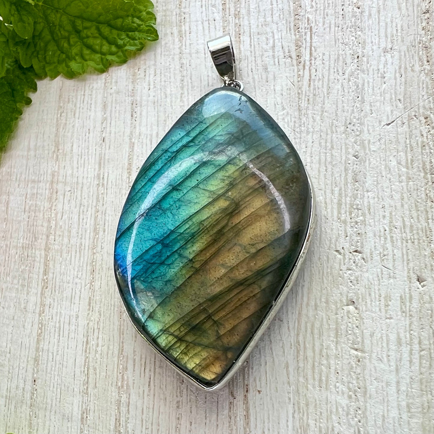 Labradorite // Pendant