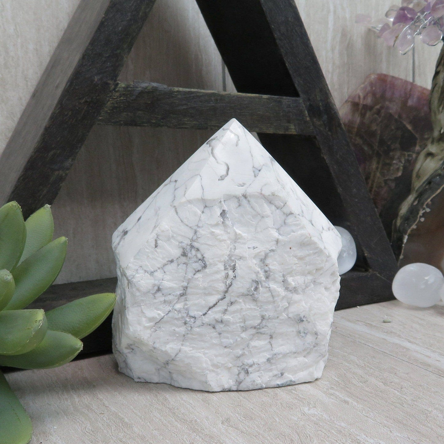 Howlite // Polished Point // Medium