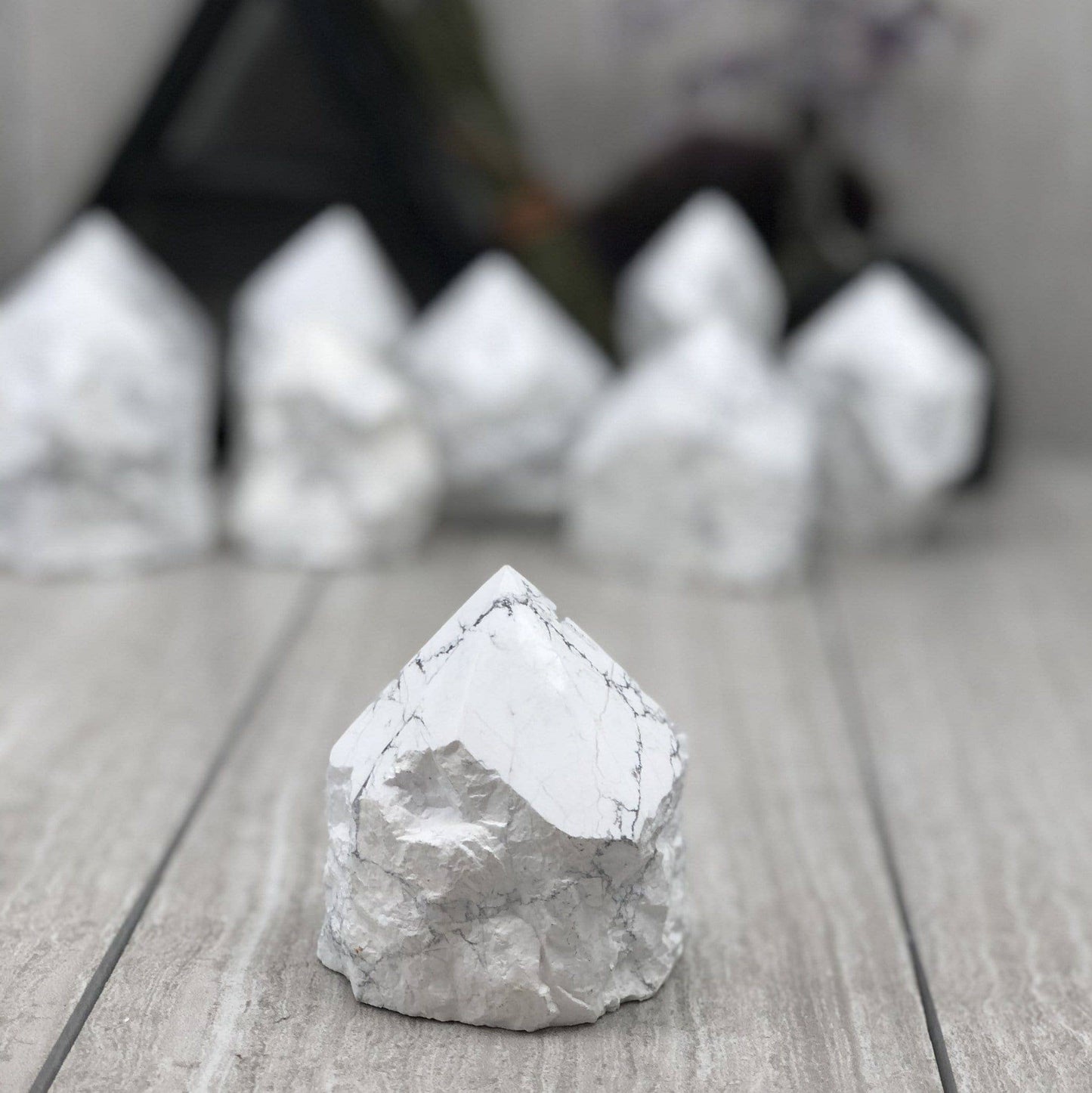 Howlite // Polished Point // Medium