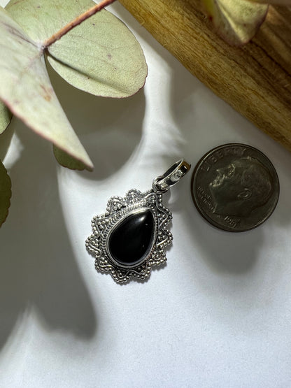 Onyx // Black // Pendant