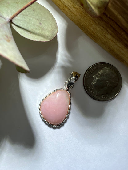 Opal // Pink // Pendant