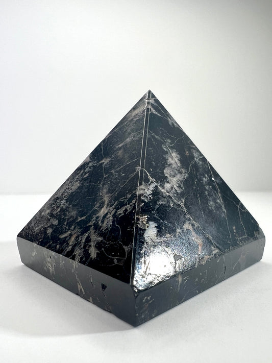 Tourmaline // Black // Pyramid